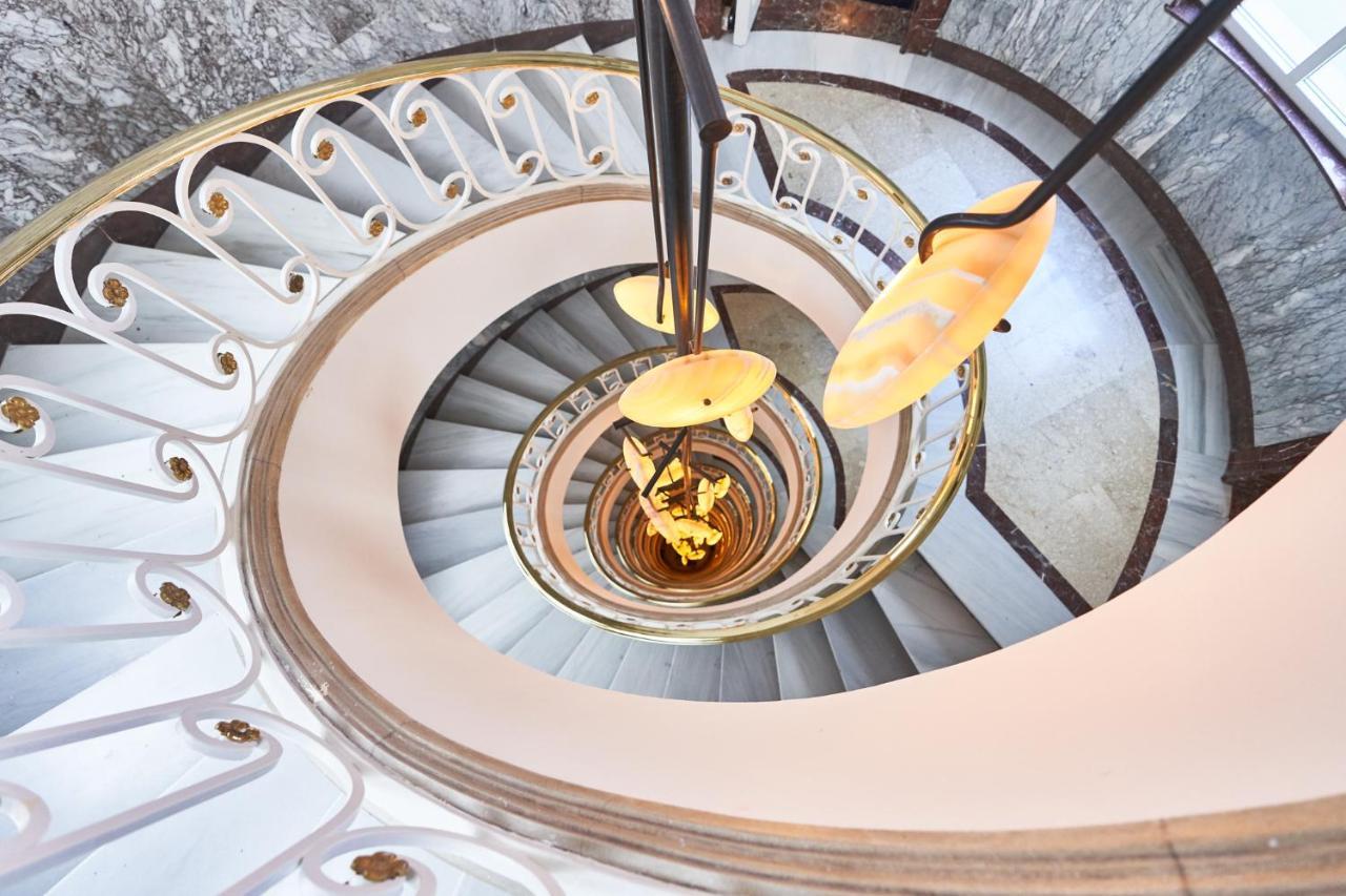 Bless Hotel Madrid - The Leading Hotels Of The World Экстерьер фото Spiral staircase