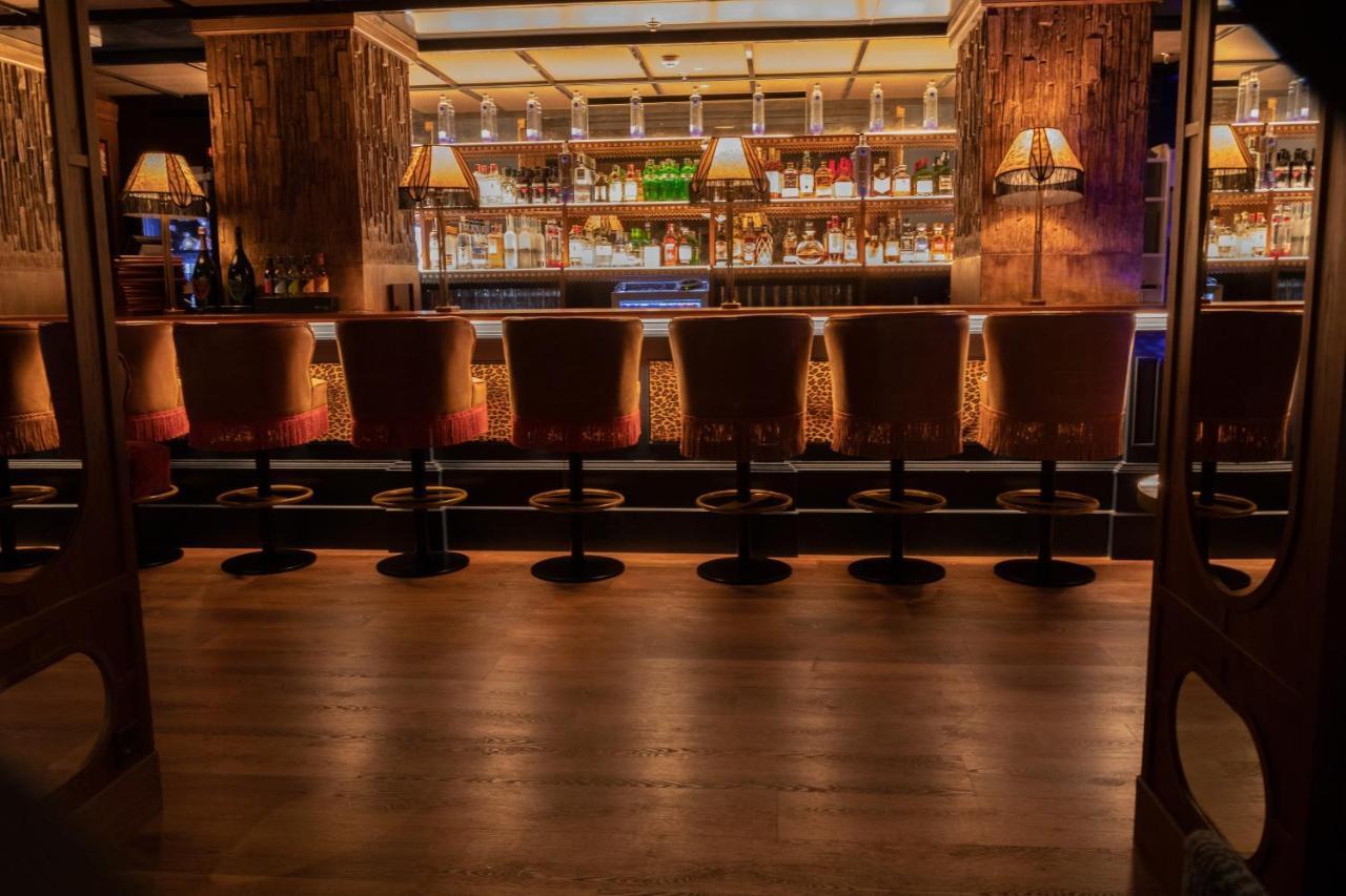 Bless Hotel Madrid - The Leading Hotels Of The World Экстерьер фото The bar at the restaurant