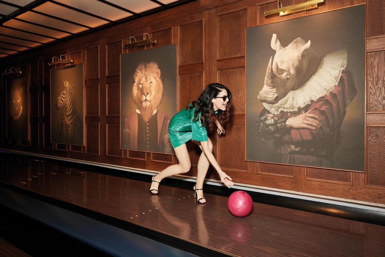 Bless Hotel Madrid - The Leading Hotels Of The World Экстерьер фото A woman bowling